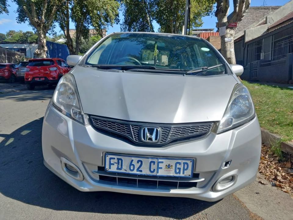 2012 HONDA JAZZ, ENG 1.5 PETROL, MANUAL TRANSMISSION, SILVER COLOR, MILEAGE