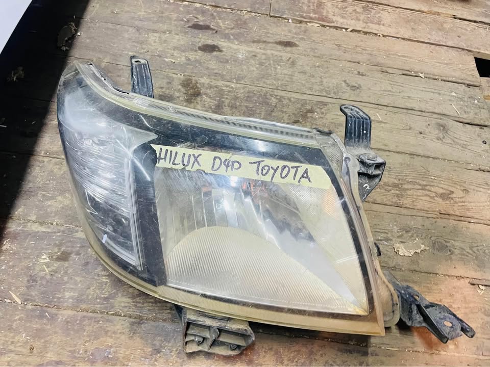 Toyota Hilux D4D headlight - Private Seller Toyota Hilux D4D headlight - Private Seller