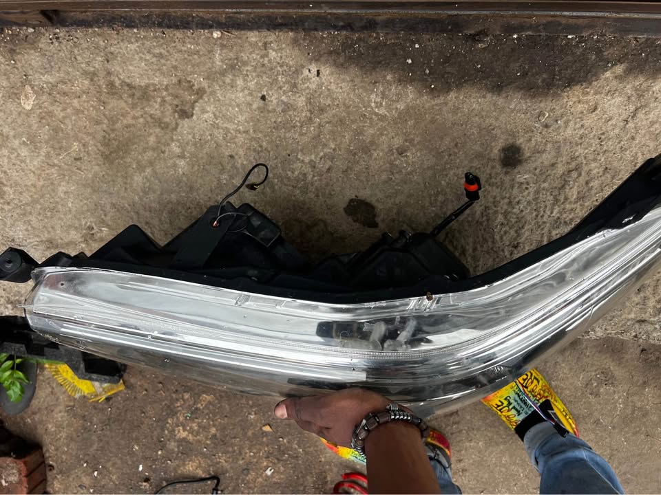 Toyota GD6 headlight LH - Private Seller Toyota GD6 headlight LH - Private Seller