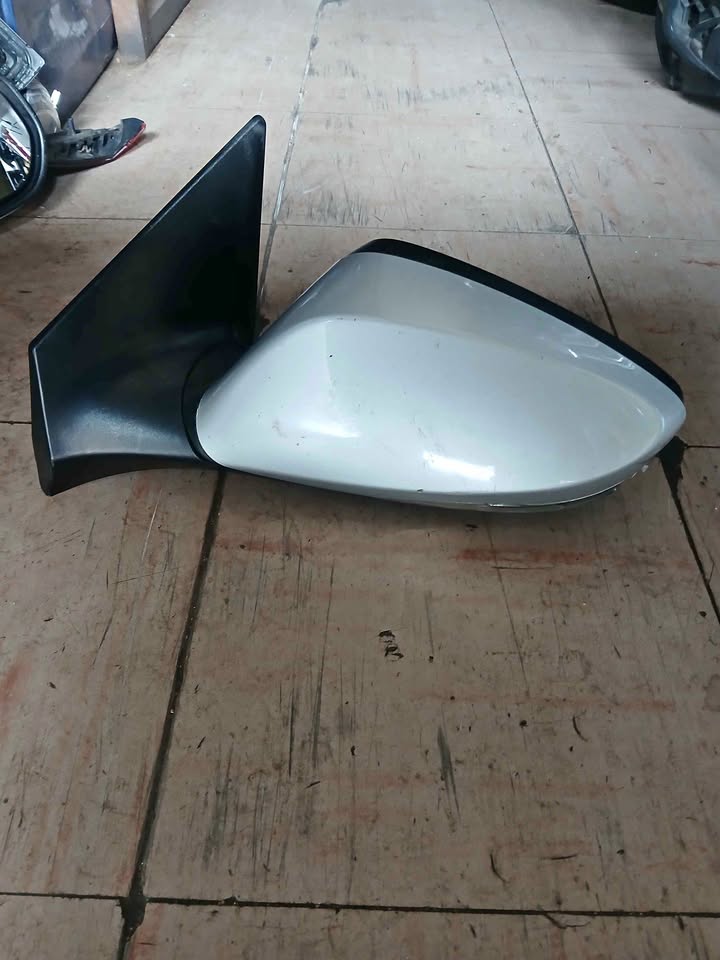 Hyundai accent side mirror - Private Seller Hyundai accent side mirror - Private Seller