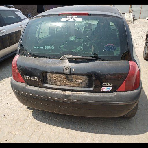 stripping Renault Clio spare Parts - Private Seller