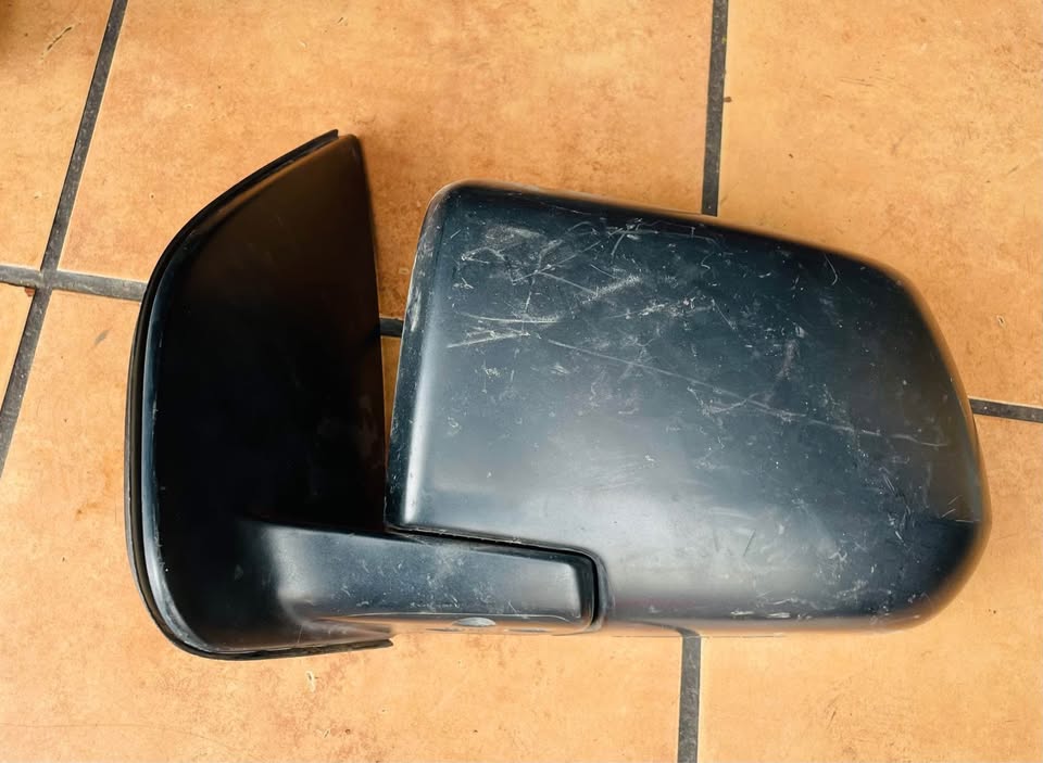 Isuzu D-Max side mirror - Private Seller Isuzu D-Max side mirror - Private Seller
