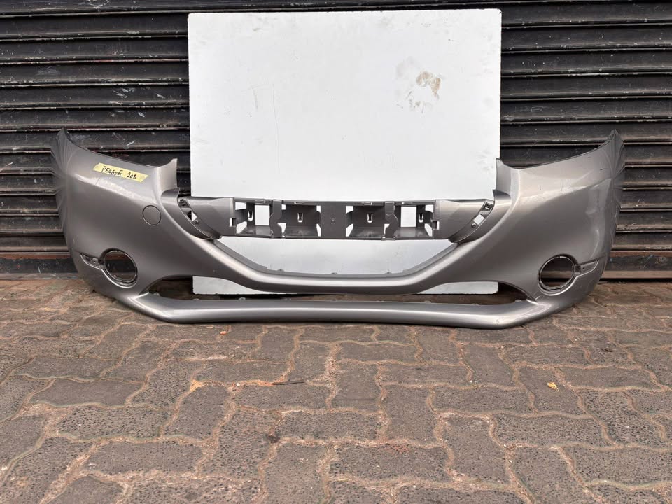 PEUGEOT 208 FRONT BUMPER - Private Seller