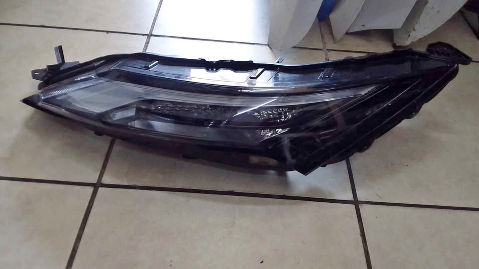 NISSAN X-TRIAL HEADLIGHTS - Private Seller NISSAN X-TRIAL HEADLIGHTS - Private Seller