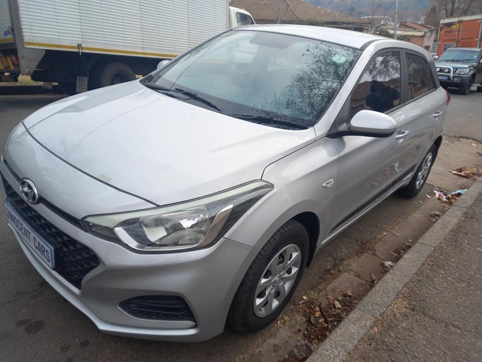 2018 HYUNDAI i20 1.2 ENGINE PETROL, AUTOMATIC, SILVER COLOR, MILEAGE 76000KMS