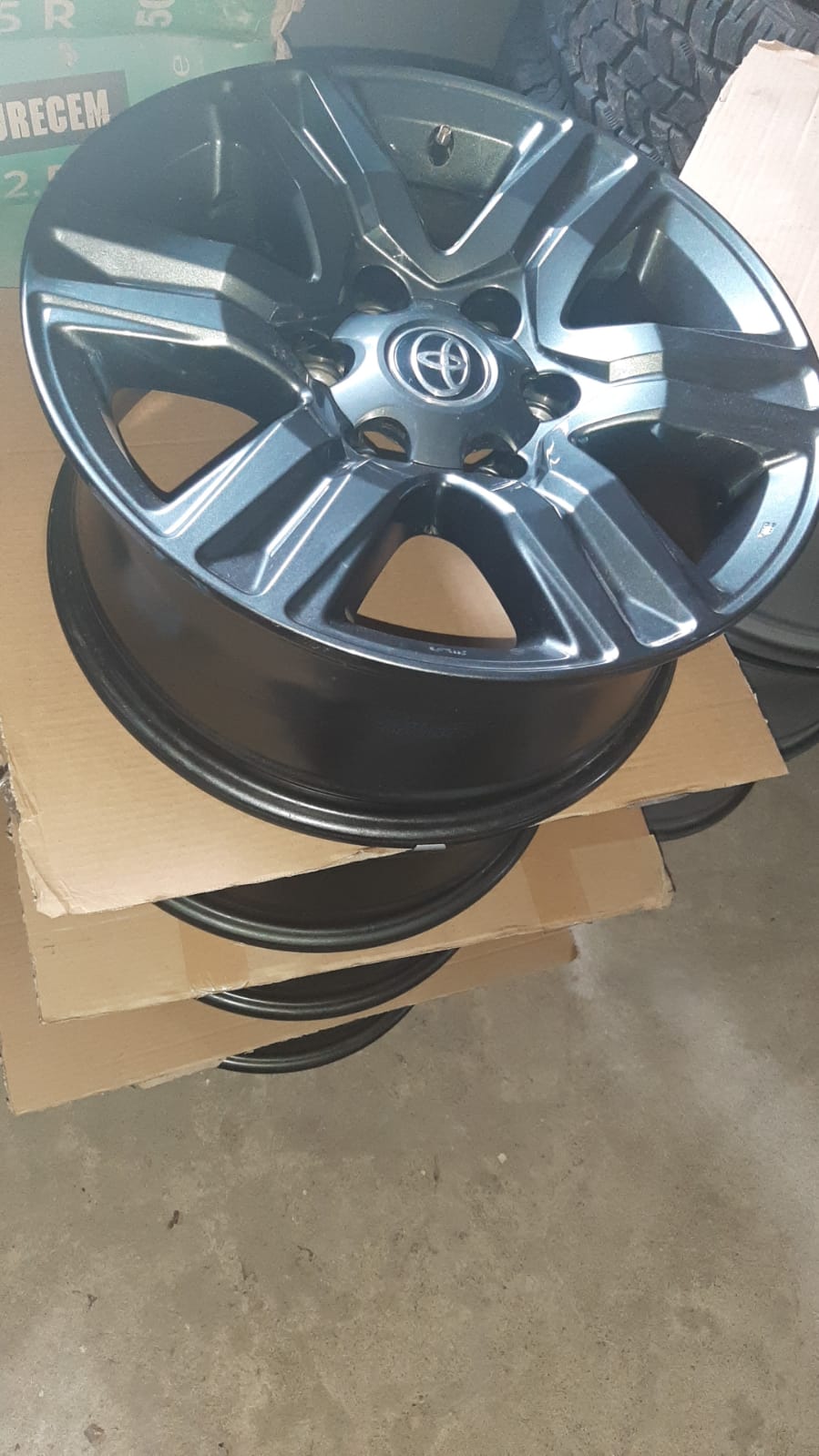 17" Toyota Hilux/Fortuner original mags set for - Private Seller 17" Toyota Hilux/Fortuner original mags set for - Private Seller