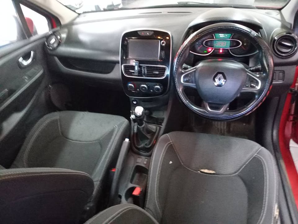 2017 Renault Clio 900T Maroon, Manual, Petrol, 82000km