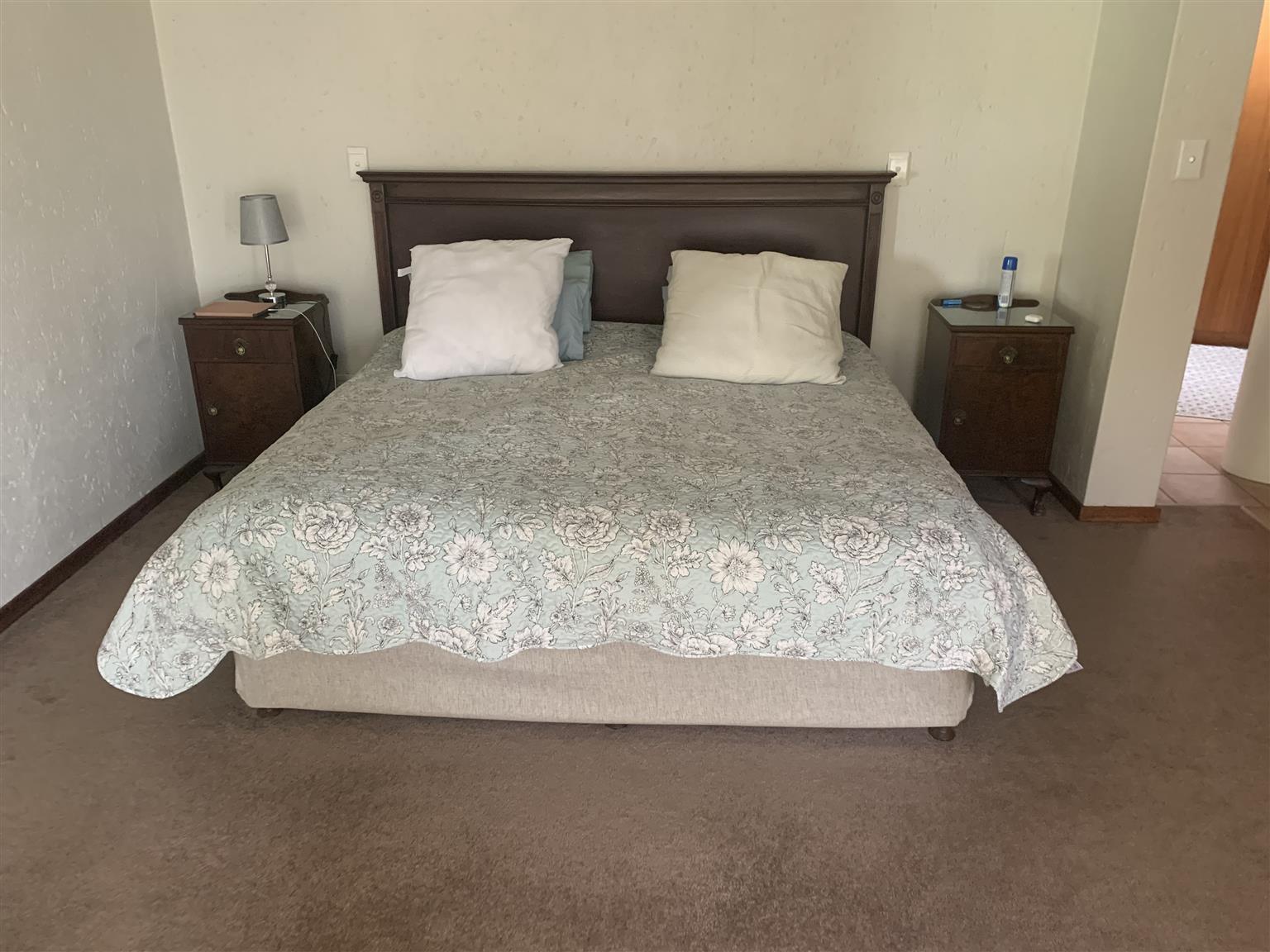 King size bed and base set