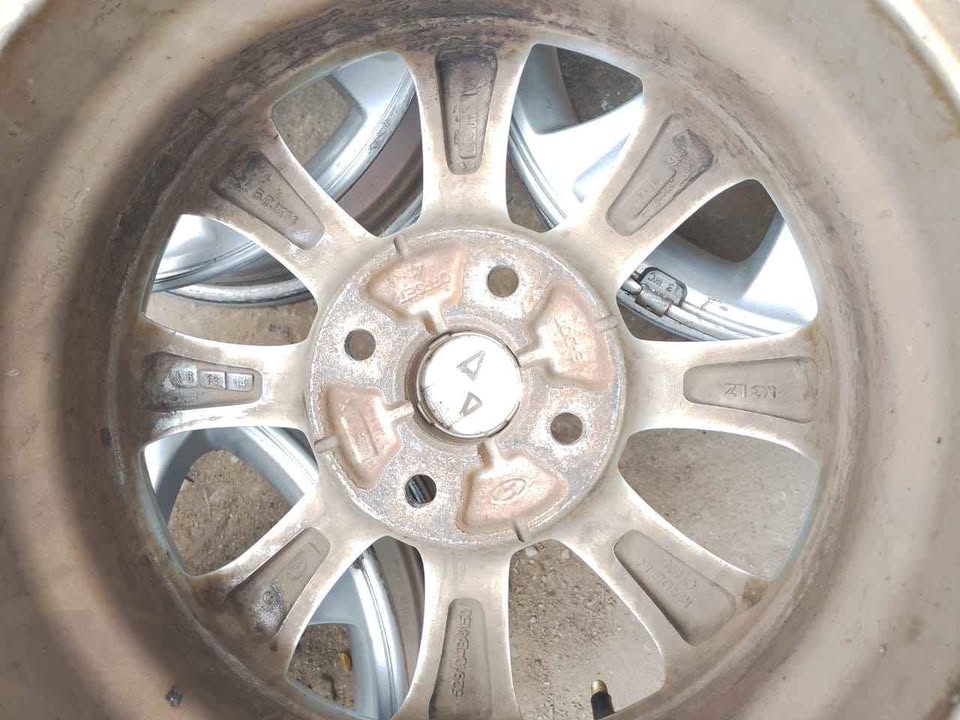 Four Hyundai i10 14 inch mag wheels for sell - Private Seller