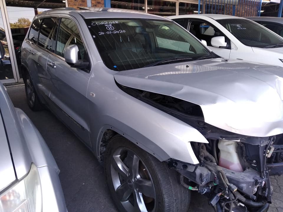Jeep 4x4 limited , engine starts accident damaged. - Private Seller