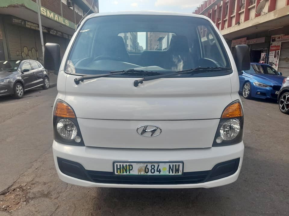 2011 HYUNDAI H100 2.6 DIESEL BAKKIE   EXCELLENT CONDITION CONTACT LEON ON