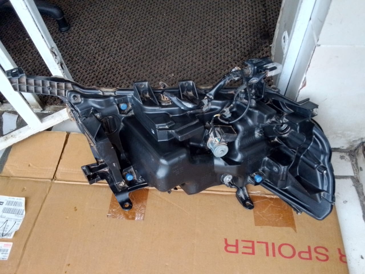 (2018-2023) TOYOTA LAND CRUISER PRADO LHS XENON HEADLIGHT - Private Seller (2018-2023) TOYOTA LAND CRUISER PRADO LHS XENON HEADLIGHT - Private Seller