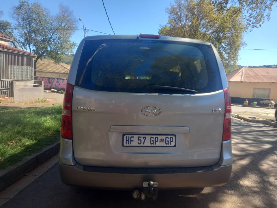 2018 Hyundai H-1 BUS 2.5 Diesel, Automatic, Silver, 126000kms Spare KEY.