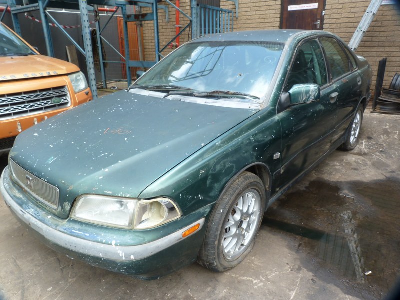 Volvo S40 2.0 AT Green - 2000 STRIPPING FOR SPARES - Private Seller Volvo S40 2.0 AT Green - 2000 STRIPPING FOR SPARES - Private Seller