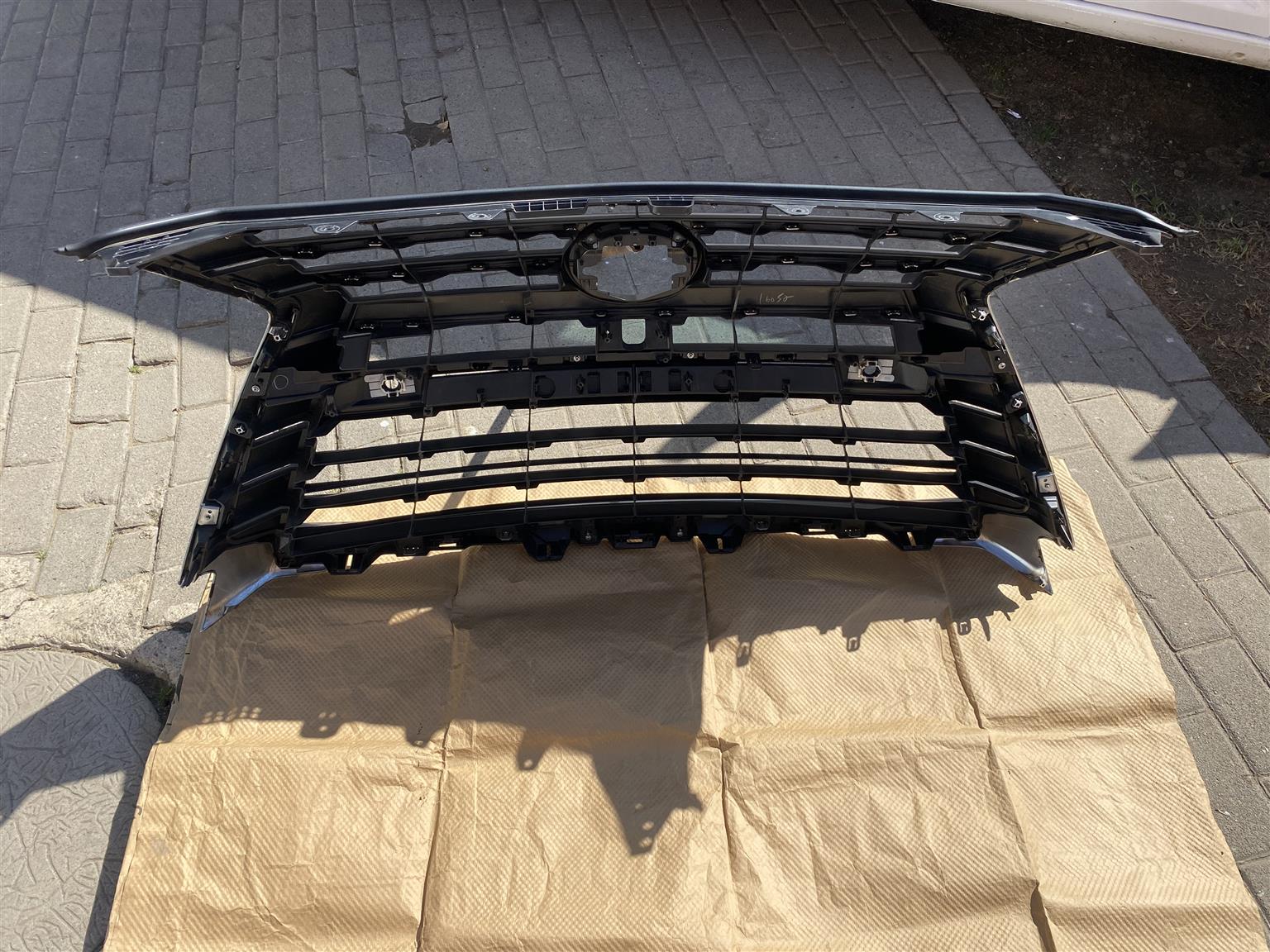 2022 LEXUS LX570 MAIN BUMPER GRILL FOR SALE. IN PRISTINE CONDITION