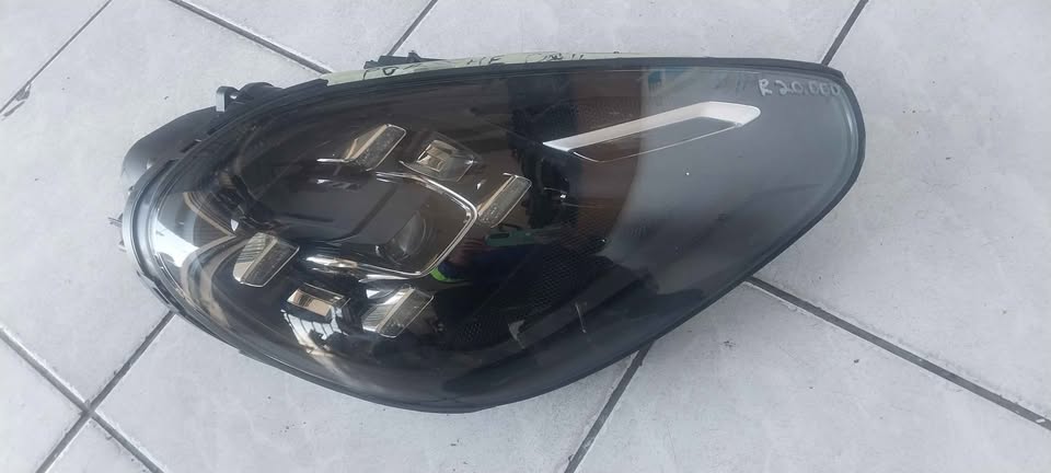 PORSCHE CAYENNE SUV HEADLIGHT RHS 2017-21 AVAILABLE