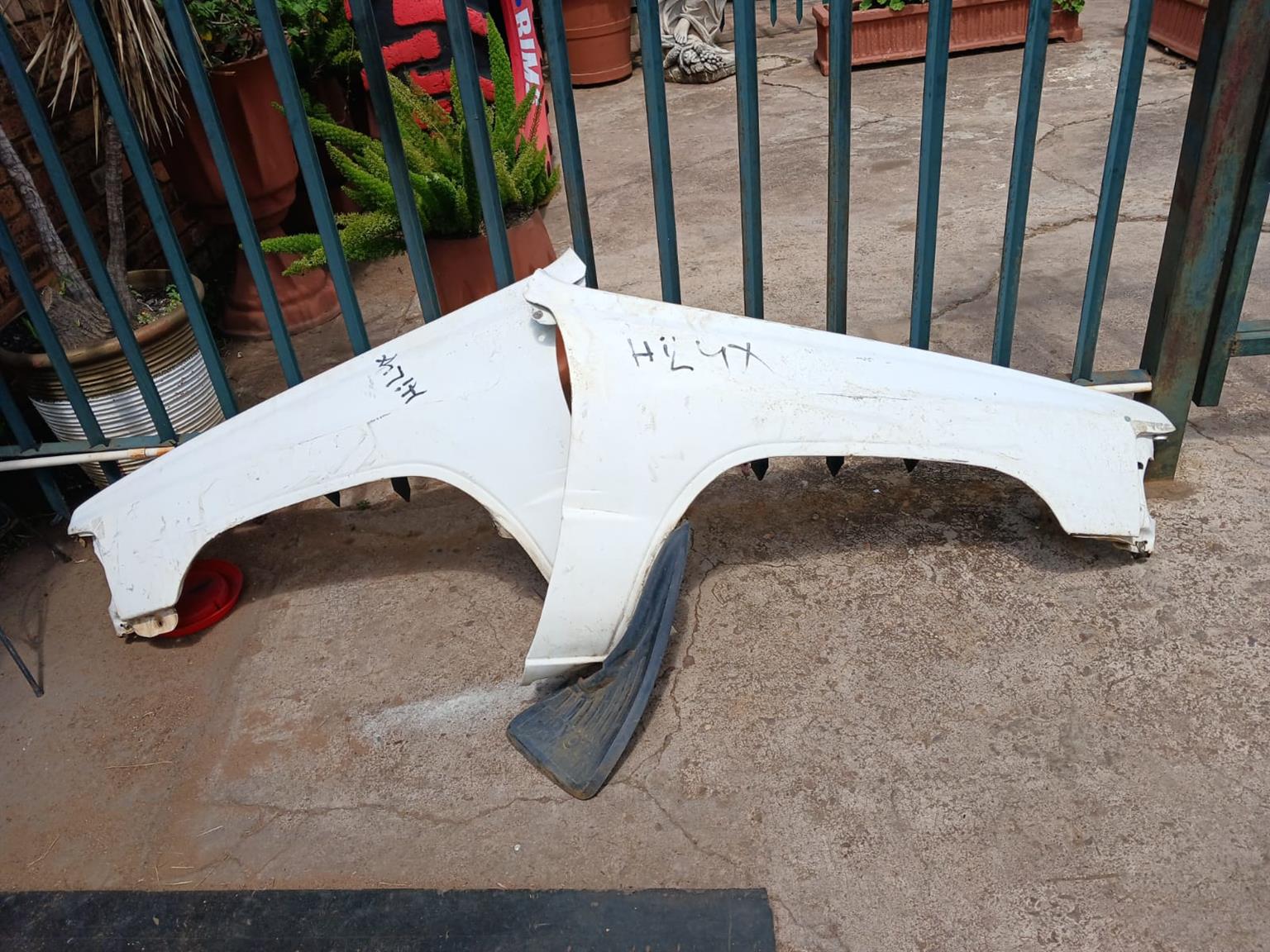 TOYOTA HILUX 89, 99, 90 Bonnet and fenders for sale