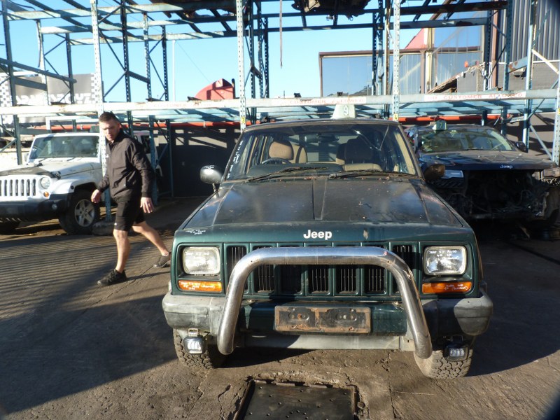 Jeep Cherokee XJ 4.0 Sport AT Green - 2000 STRIPPING FOR SPARES - Private Seller Jeep Cherokee XJ 4.0 Sport AT Green - 2000 STRIPPING FOR SPARES - Private Seller