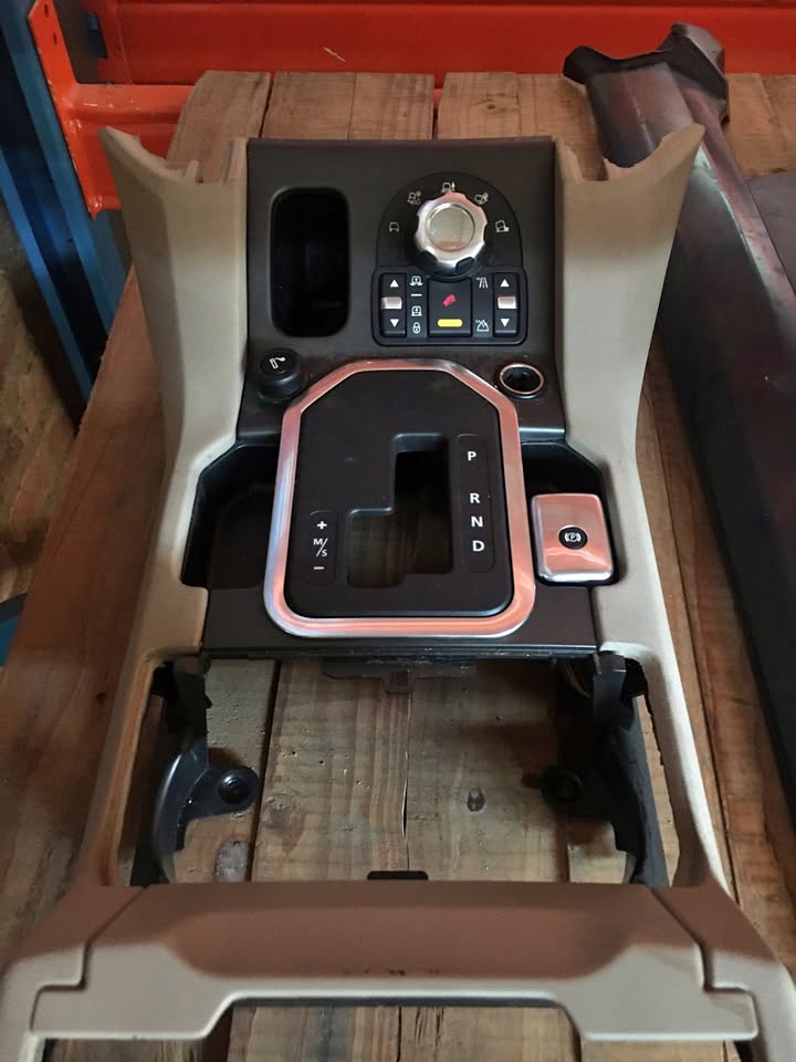 Discovery 4 Center Console Unit available - Private Seller Discovery 4 Center Console Unit available - Private Seller