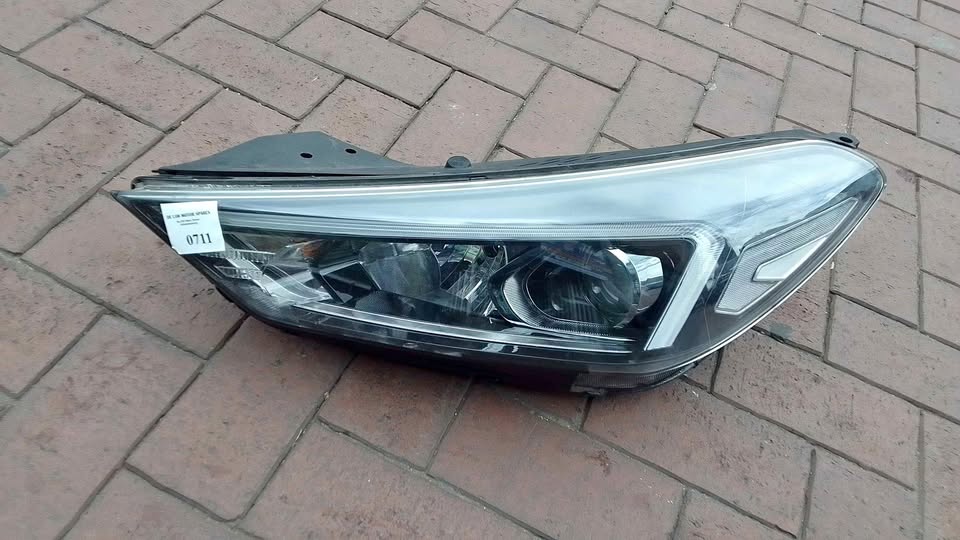 Hyundai Tucson headlight - Private Seller Hyundai Tucson headlight - Private Seller