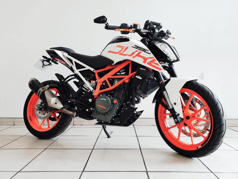 LIKE NEW KTM 390 DUKE - Private Seller LIKE NEW KTM 390 DUKE - Private Seller