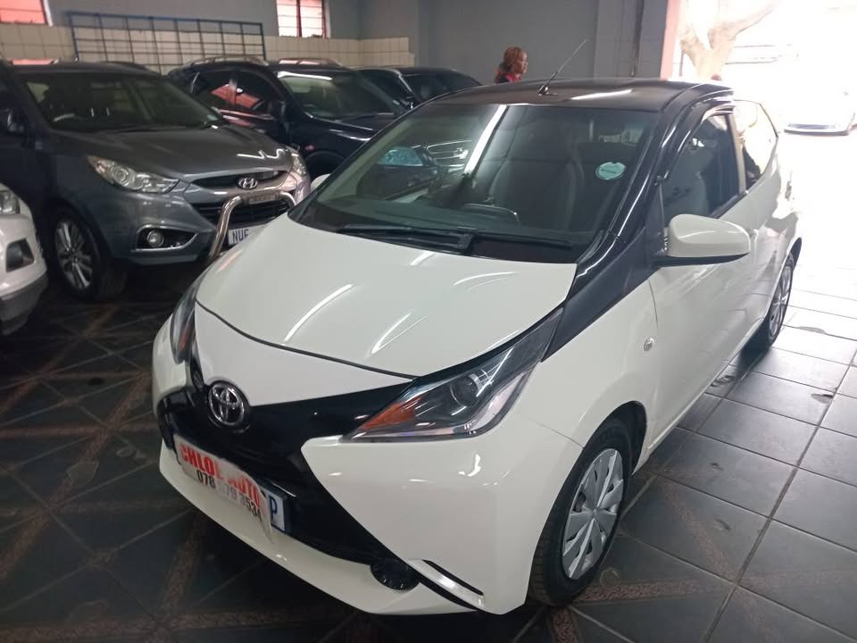 2018 Toyota Aygo 1.0 Manual, Petrol  WHITE and black