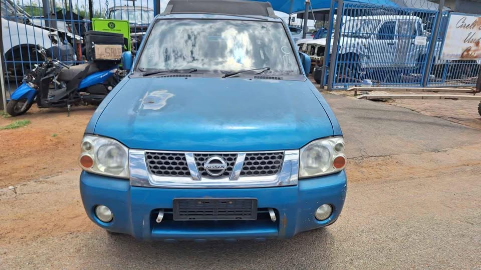Nissan hardbody NP300 stripping for parts got 2.4 petrol engine still running good - Private Seller