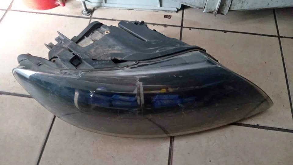 Audi Q7 3.0tdi right hand side headlight