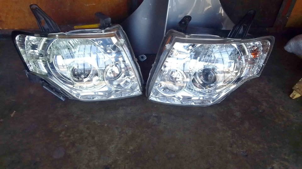Mitsubishi pajero headlights - Private Seller Mitsubishi pajero headlights - Private Seller