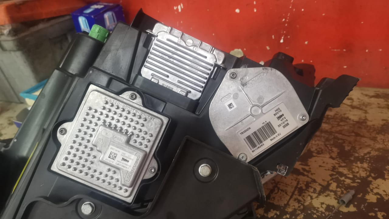 Maserati Levante 2017 Headlight none AFS