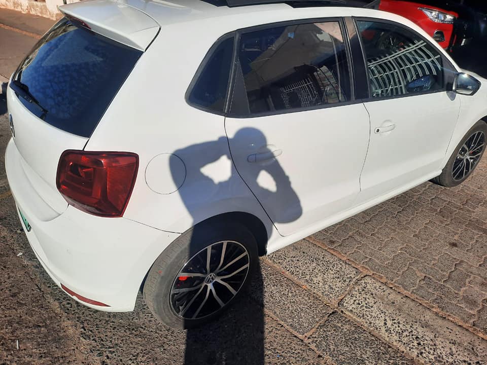 2014 Volkswagen polo 1.2 TSI DSG Automatic Sunroof Comfortline Hatchback with a Nice interior seat