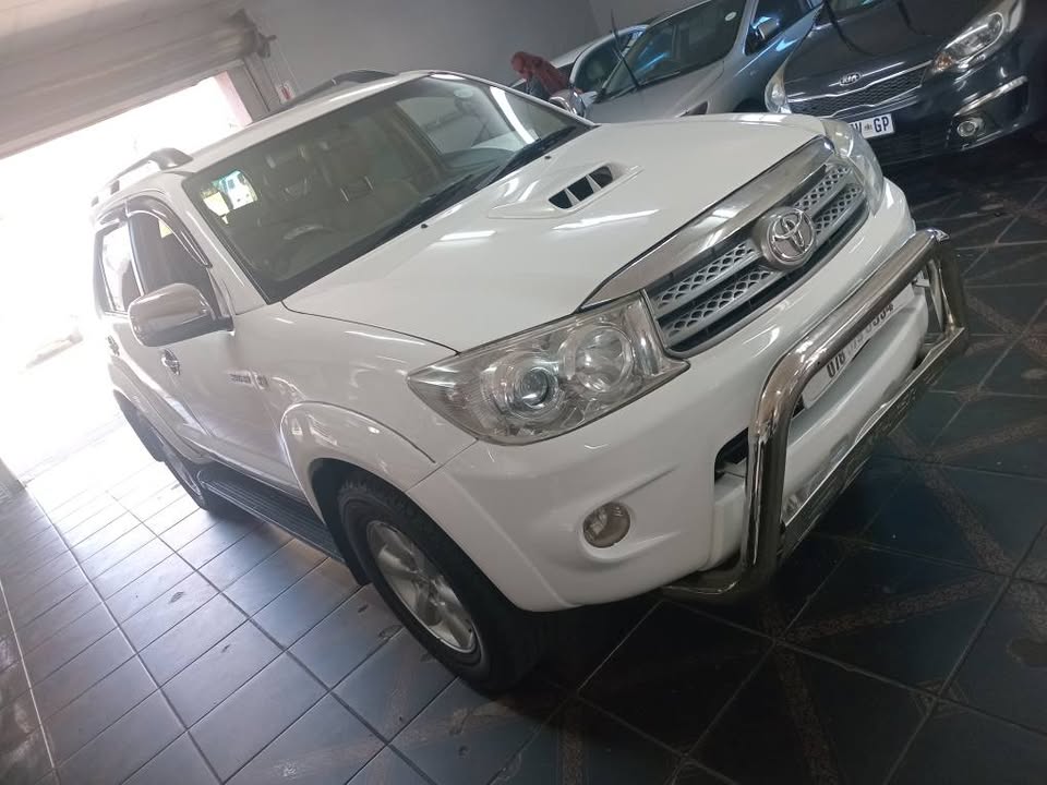 2011 Toyota Fortuner 3.0 D-4D 4x4 MAUNAL 105000km
