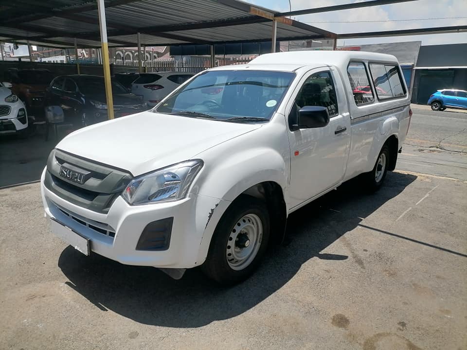 2021 Isuzu D-max 250C Bakkie with a Canopy service book and spare key