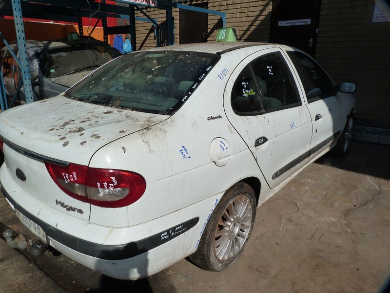STRIPPING Renault Megane I 1.6 16V Manual - 2000 - Private Seller STRIPPING Renault Megane I 1.6 16V Manual - 2000 - Private Seller