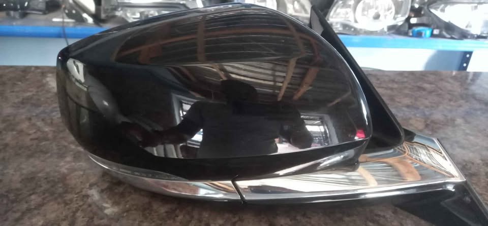 2024 Jeep Right Mirror with camera ,blind spot assist and heater available for sale. - Private Seller 2024 Jeep Right Mirror with camera ,blind spot assist and heater available for sale. - Private Seller