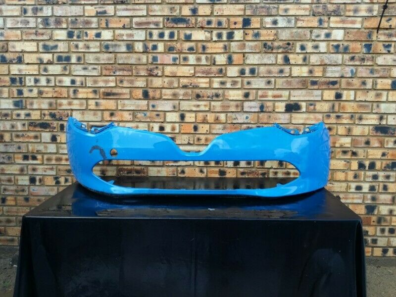 Renault Clio 4 Front Bumper Cover - Private Seller Renault Clio 4 Front Bumper Cover - Private Seller
