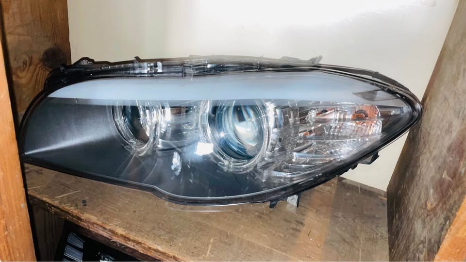 BMW 5 Series F10 headlight - Private Seller BMW 5 Series F10 headlight - Private Seller
