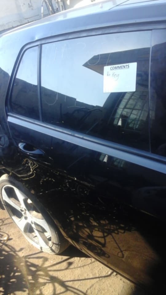 GOLF 7 GTI DRIVER, PASSENGER AND 2 BACK DOORS. - Private Seller