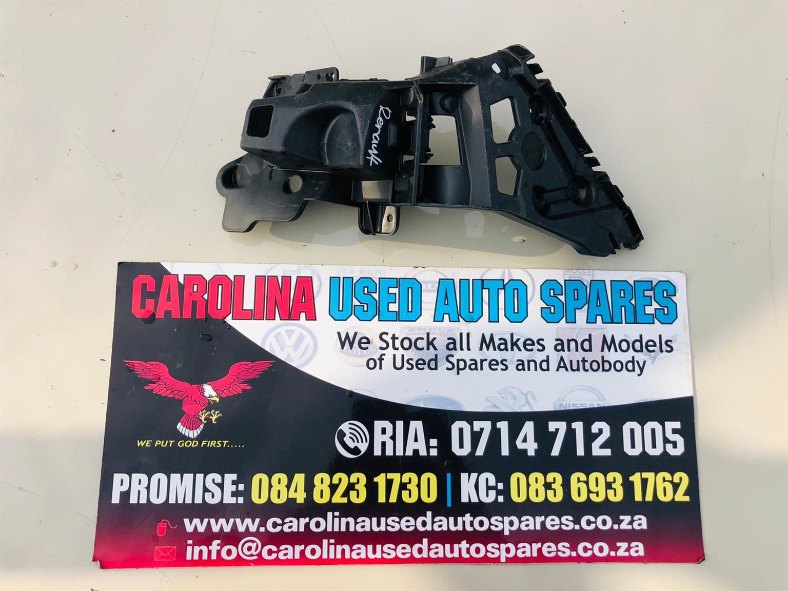Renault Clio 4 rear/ back bumper bracket/slider - Private Seller Renault Clio 4 rear/ back bumper bracket/slider - Private Seller