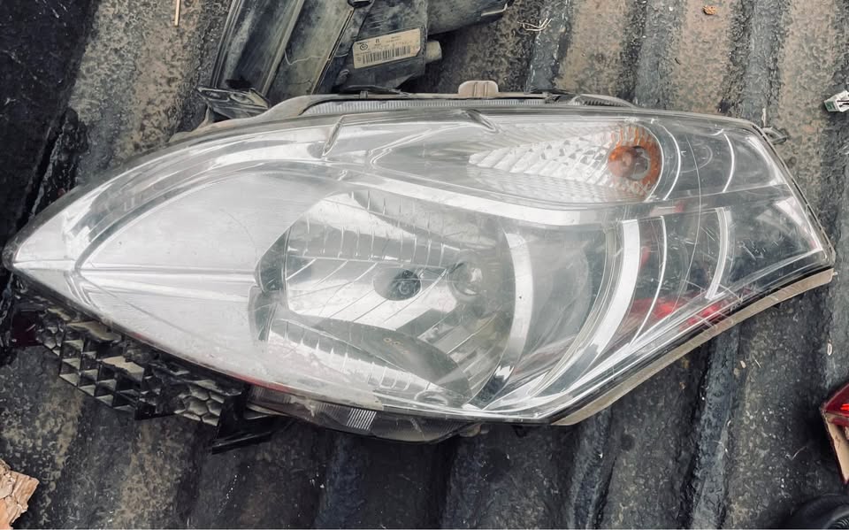 Suzuki Ertiga headlight - Private Seller Suzuki Ertiga headlight - Private Seller