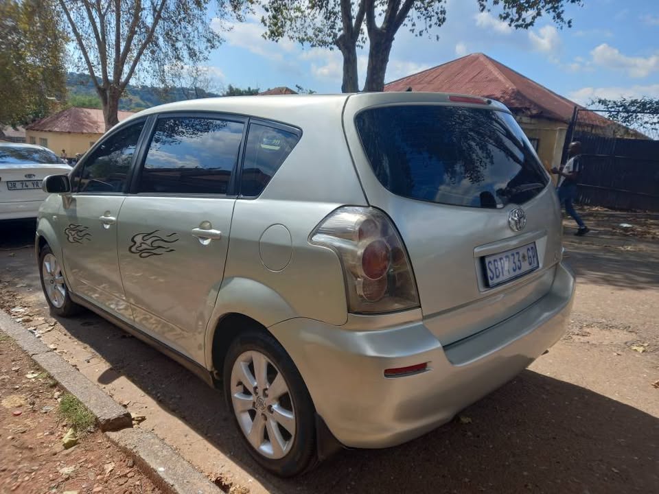 2005 Toyota Verso 1.8 Petrol, Manual, Gold, 137000kms,7seater