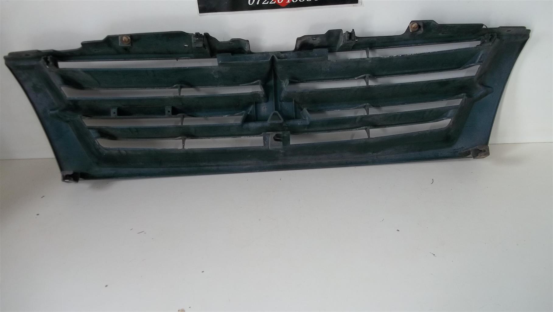 Mitsubishi Pajero radiator grille - Private Seller Mitsubishi Pajero radiator grille - Private Seller