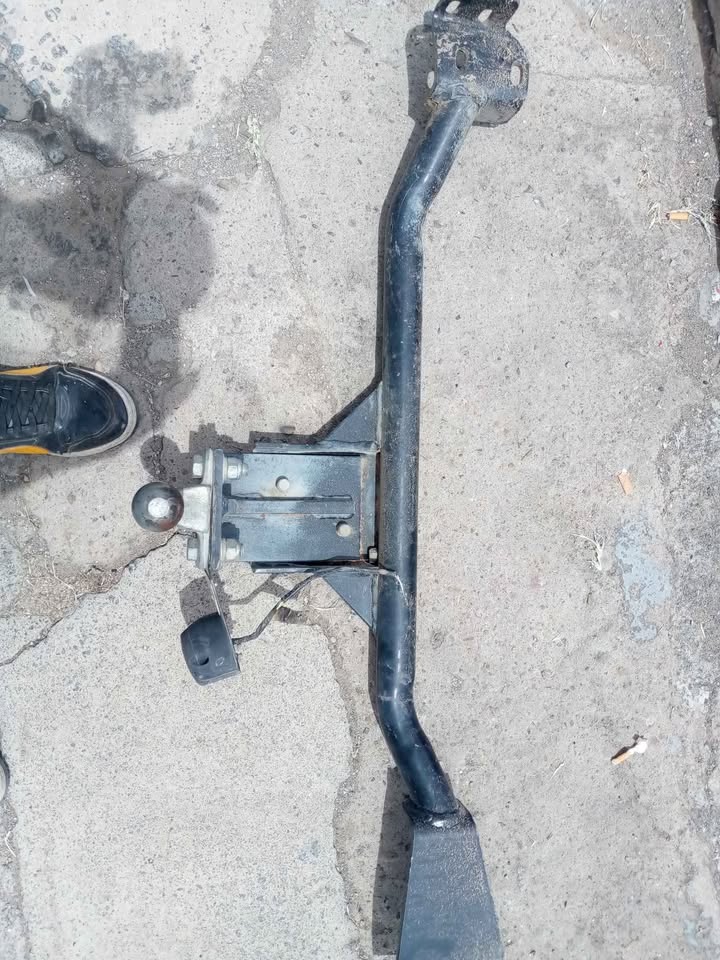 NISSAN NP200 TOWBAR - Private Seller