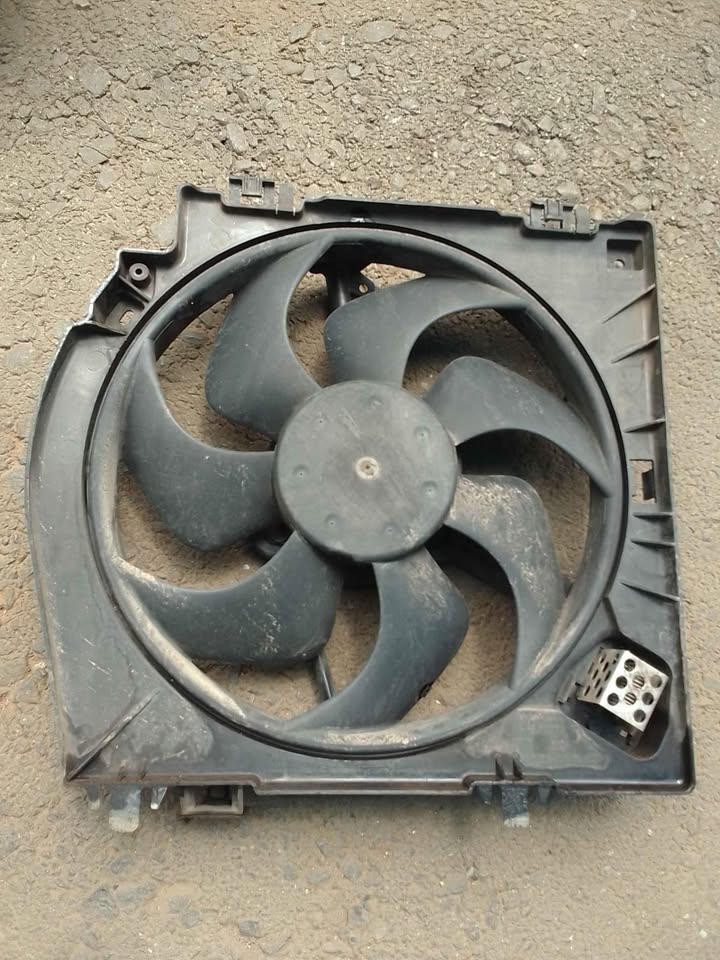 Renault Clio 3 radiator fan for sale - Private Seller Renault Clio 3 radiator fan for sale - Private Seller