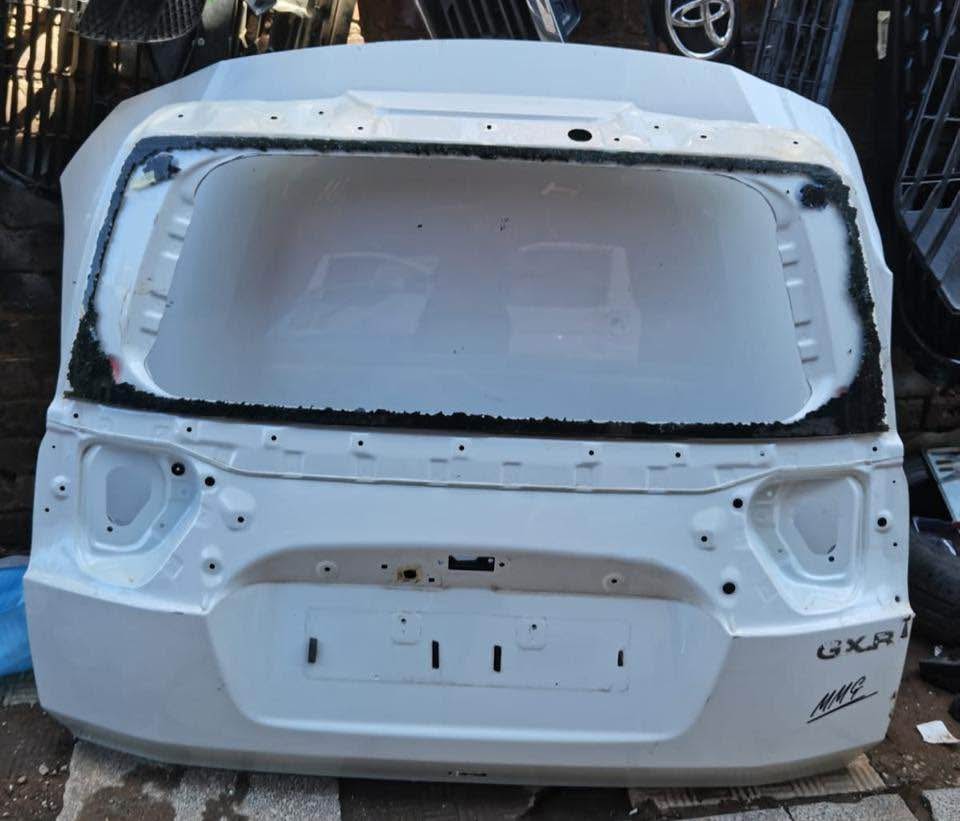 Toyota Land Cruiser GXR tailgate - Private Seller Toyota Land Cruiser GXR tailgate - Private Seller