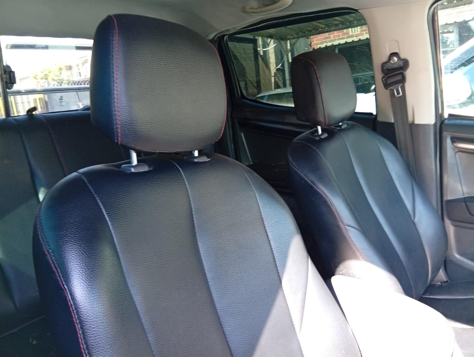 2019 Isuzu KB250 DMax DoubleCab 4X2 Bakkie  Manual Cloth Seats, RollBar,