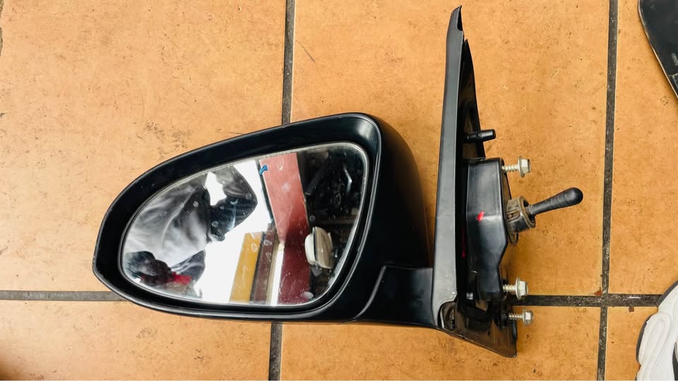 Toyota Etios side mirror - Private Seller Toyota Etios side mirror - Private Seller