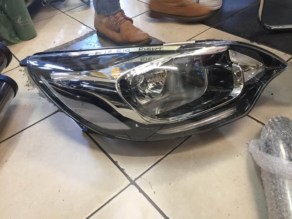 Kia Rio headlights for sell in good condition nice and clean - Private Seller
