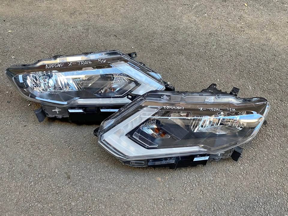 Nissan X-Trail headlights