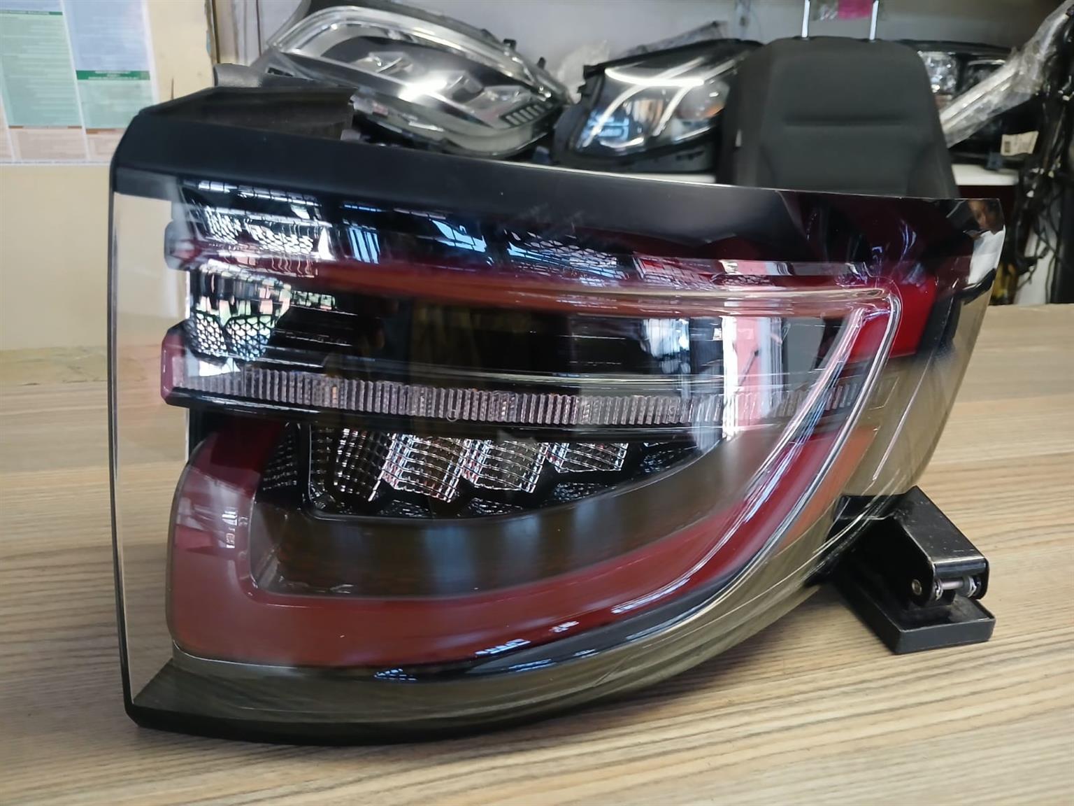 2022 LAND ROVER DESCOVERY SPORT RIGHT OUTER TAILLIGHT IN IMMACULATE CONDITON - Private Seller